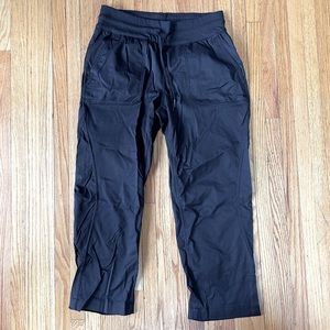 North face capri length hiking joggers